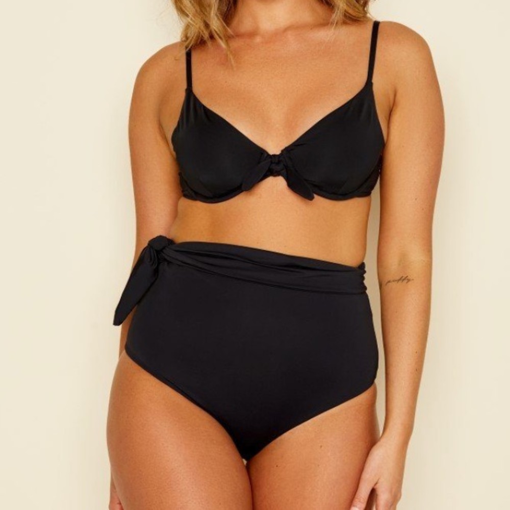Dippin Daisys High Waist Black Bikini!!